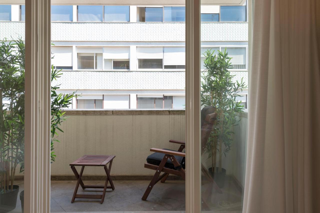 Emporium Deluxe 3Br Apartment W/ Private Parking By Lovelystay Porto Luaran gambar